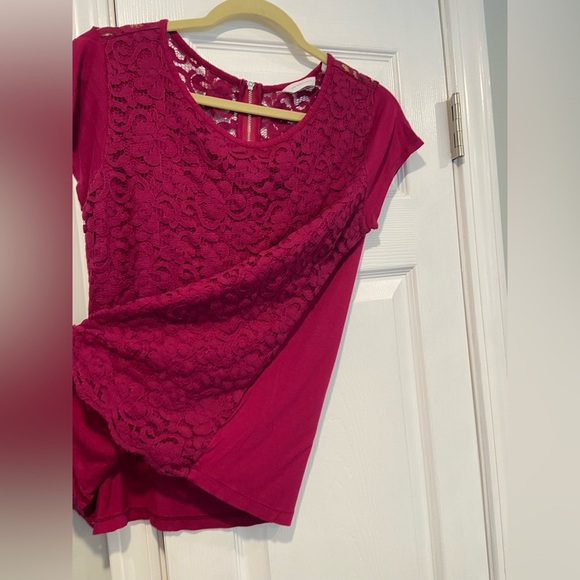 New York & Co Size M Magenta Lace Short Sleeve Stretch Zip Back Top - Picture 7 of 14